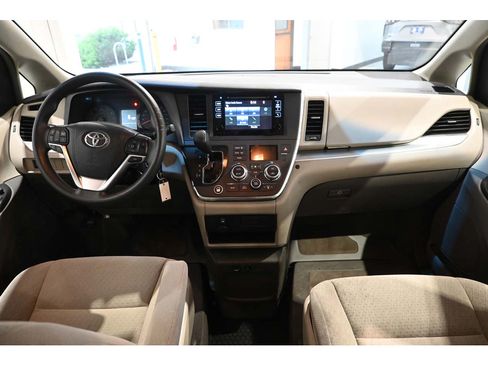 Used 2015 Toyota Sienna LE FWD image 22