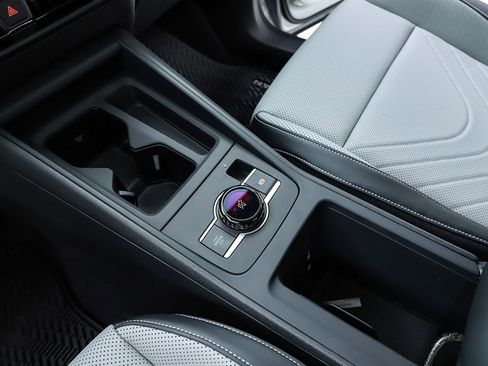 New 2026 Volkswagen Tiguan SE image 23