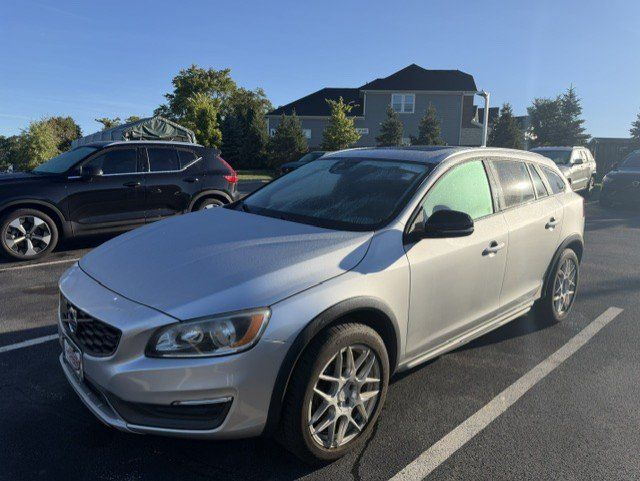Used 2016 Volvo V60 T5 Cross Country w/ Convenience Package AWD/4WD image 1