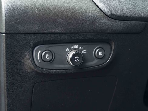 Used 2021 Buick Encore GX Essence w/ Experience Buick Package FWD image 40