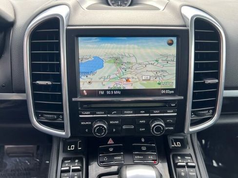 Used 2012 Porsche Cayenne w/ Convenience Pkg image 16