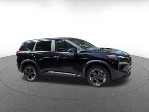 Used 2025 Nissan Rogue SV FWD image 2
