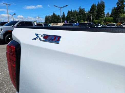 Used 2022 GMC Sierra 1500 SLT w/ SLT Premium Plus Package AWD/4WD image 13