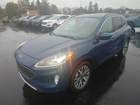 Used 2020 Ford Escape Titanium image 3