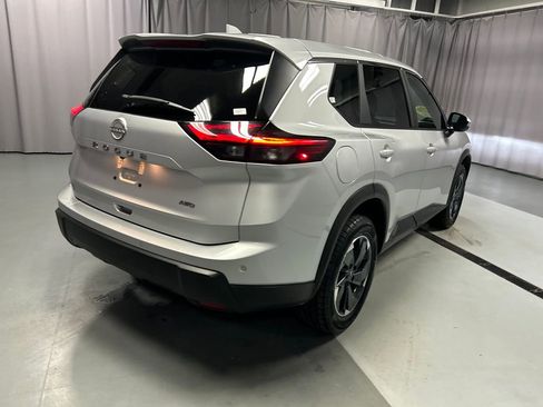 Used 2025 Nissan Rogue SV AWD/4WD image 7