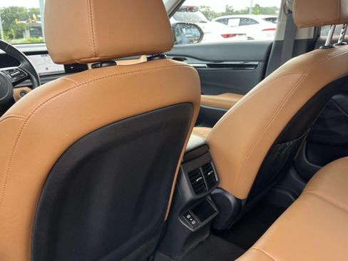 Used 2024 Kia Seltos EX FWD image 19