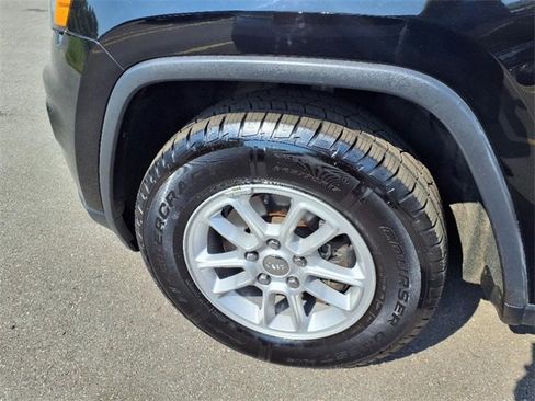 Used 2019 Jeep Grand Cherokee Laredo w/ Security & Convenience Group image 4