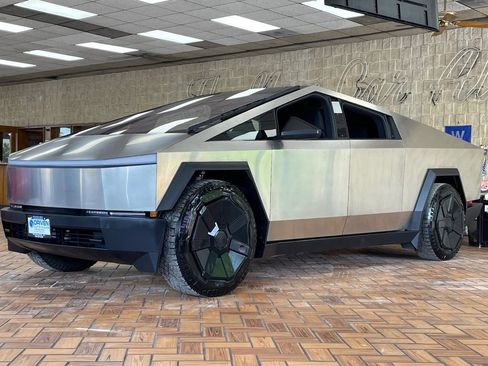Used 2024 Tesla Cybertruck AWD Crew Cab image 4