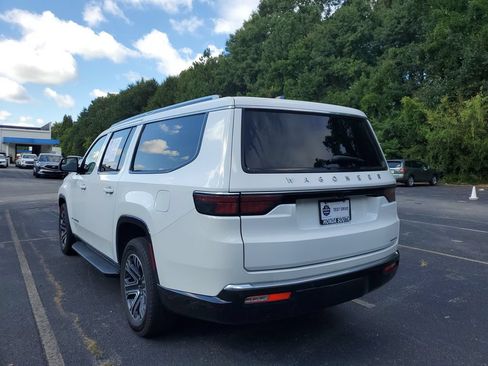 Used 2024 Jeep Wagoneer L Series II RWD image 7