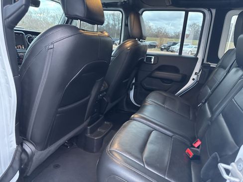 Used 2023 Jeep Wrangler Unlimited Sahara image 21