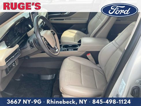 Used 2022 Lincoln Corsair AWD w/ Premium Package image 16