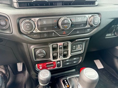 Used 2026 Jeep Gladiator Sport AWD/4WD image 15