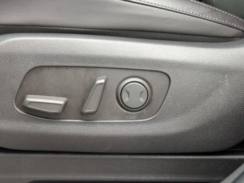 Used 2024 Kia Carnival EX FWD image 21