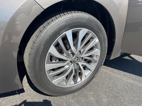 Used 2019 Toyota Corolla XLE FWD image 27