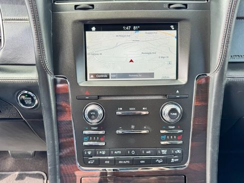Used 2016 Lincoln Navigator Reserve image 23
