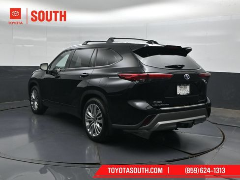 Used 2023 Toyota Highlander Platinum AWD/4WD image 8