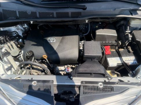 Used 2017 Toyota Sienna LE FWD image 23