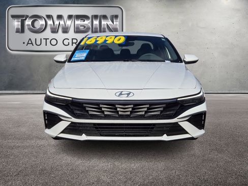 Used 2024 Hyundai Elantra SE image 8