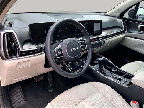 Certified 2025 Kia Sorento S w/ Panoramic Sunroof Package FWD image 18