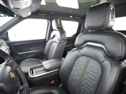 Used 2025 Rivian R1T Adventure Dual AWD/4WD image 4