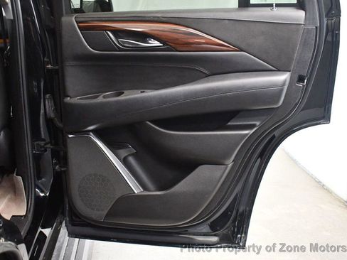 Used 2015 Cadillac Escalade Premium image 18