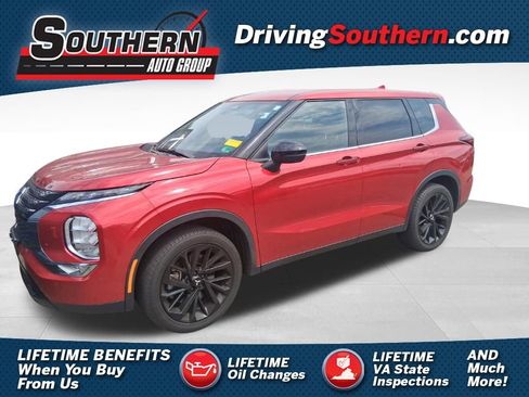 Used 2023 Mitsubishi Outlander SE AWD/4WD image 1
