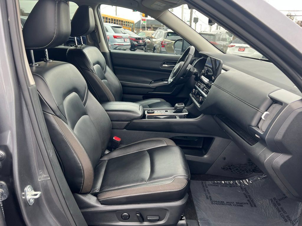 Used 2023 Nissan Pathfinder SL w/ Cargo Package AWD/4WD image 29