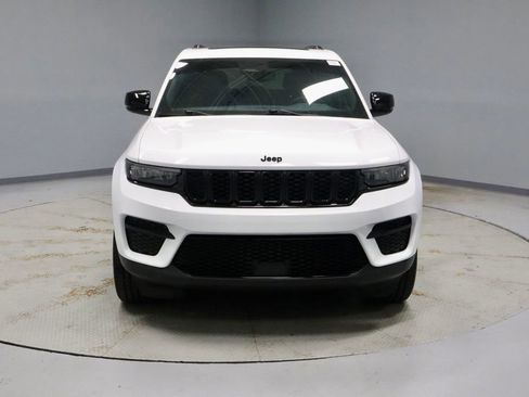 Used 2023 Jeep Grand Cherokee Altitude image 7