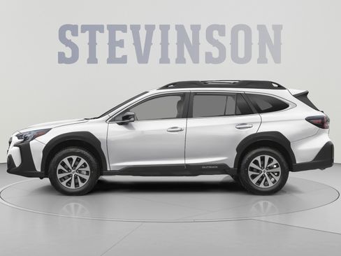 Used 2025 Subaru Outback Premium AWD/4WD image 3