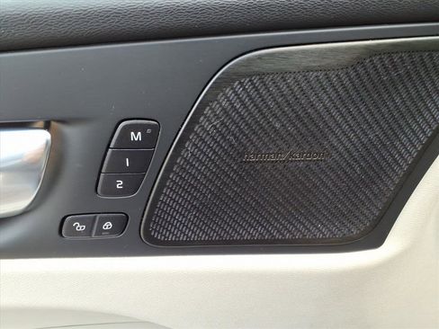 Certified 2023 Volvo XC60 B5 Ultimate image 17