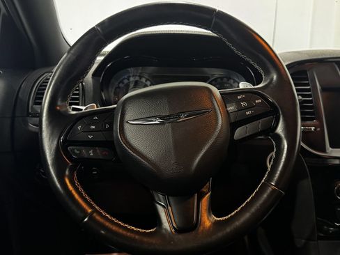 Used 2016 Chrysler 300 S image 4