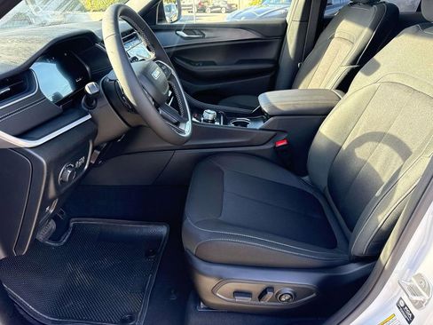 New 2025 Jeep Grand Cherokee Laredo X RWD image 19