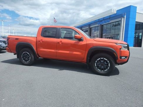 Used 2025 Nissan Frontier PRO-4X AWD/4WD image 2