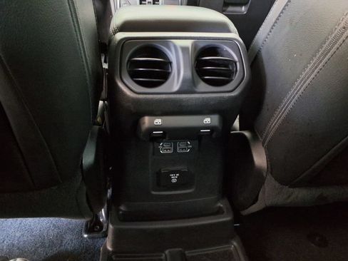 Used 2019 Jeep Wrangler Unlimited Sahara AWD/4WD image 18