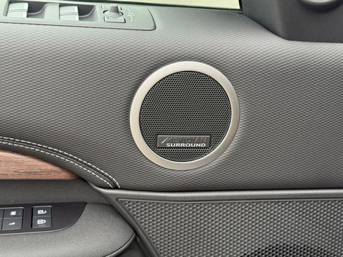 New 2025 Land Rover Discovery Dynamic SE image 15