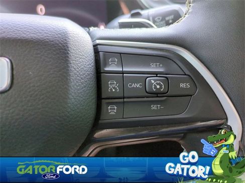 Used 2023 Jeep Grand Cherokee Altitude image 26