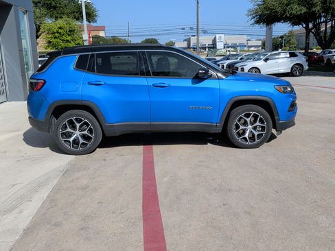 Used 2024 Jeep Compass Limited AWD/4WD image 11