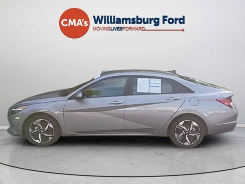 Used 2023 Hyundai Elantra SEL w/ Convenience Package FWD image 2