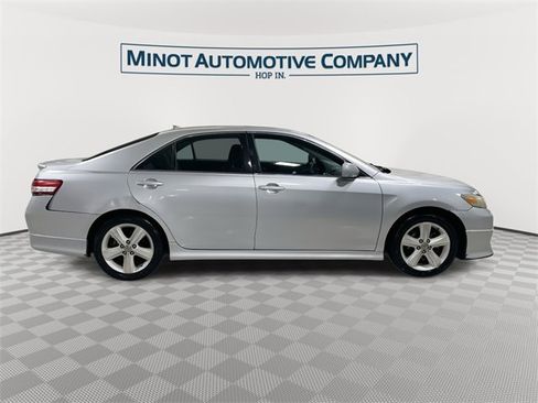 Used 2011 Toyota Camry SE w/ SE Extra-Value Pkg #1 image 9