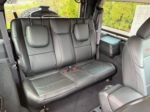 Used 2025 Jeep Wrangler Rubicon AWD/4WD image 21