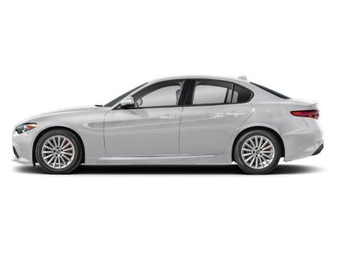Used 2023 Alfa Romeo Giulia Estrema AWD/4WD image 3