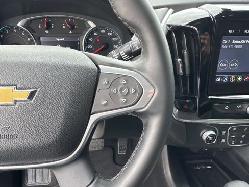 Used 2023 Chevrolet Traverse LT image 40