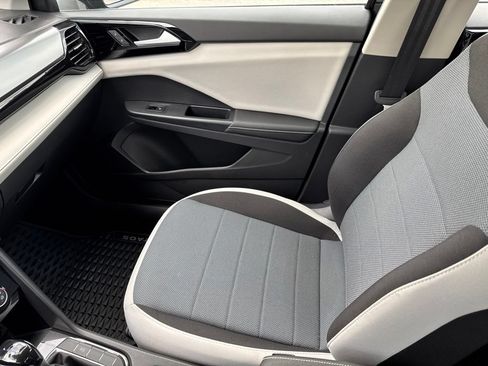 Certified 2025 Volkswagen Taos S FWD image 22