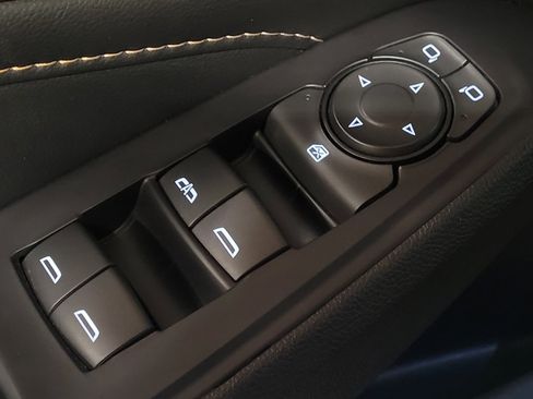 Used 2021 Chevrolet Traverse LT FWD image 27