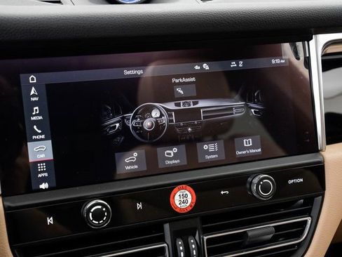 Certified 2025 Porsche Macan image 18