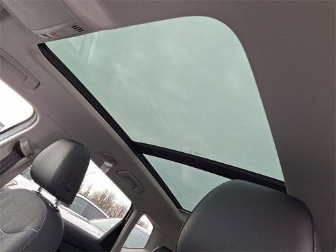 New 2026 Volkswagen Taos SE image 7