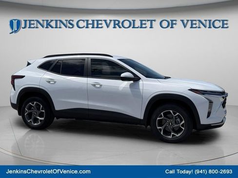 New 2026 Chevrolet Trax LT w/ LT Convenience Package FWD image 2
