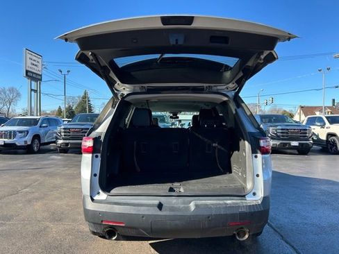 Used 2019 Chevrolet Traverse LT w/ LT Premium Package image 8