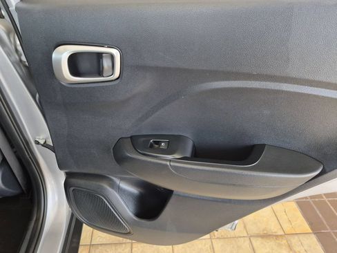 Used 2025 Hyundai Venue SEL FWD image 31