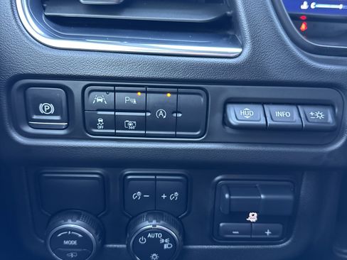 Used 2024 Chevrolet Suburban High Country image 38